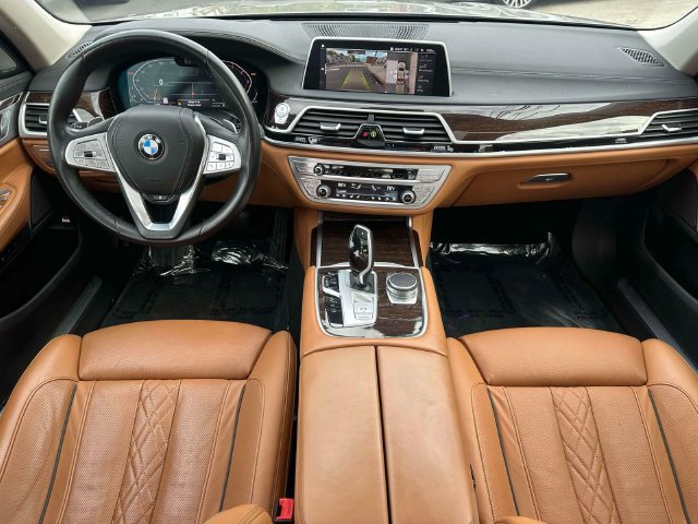 Used 2021 BMW 750i xDrive AWD/4WD image 34