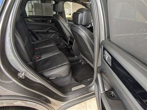 Used 2019 Porsche Cayenne S image 11