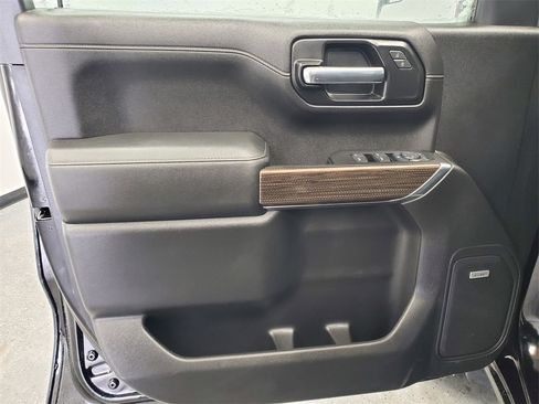 Used 2020 Chevrolet Silverado 1500 LT Trail Boss w/ Midnight Edition image 8