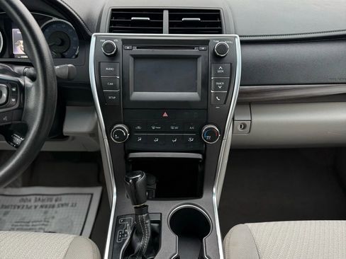 Used 2016 Toyota Camry LE FWD image 17