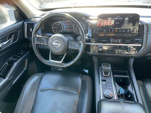 Used 2023 Nissan Pathfinder SL w/ Lighting Package (N92) AWD/4WD image 10