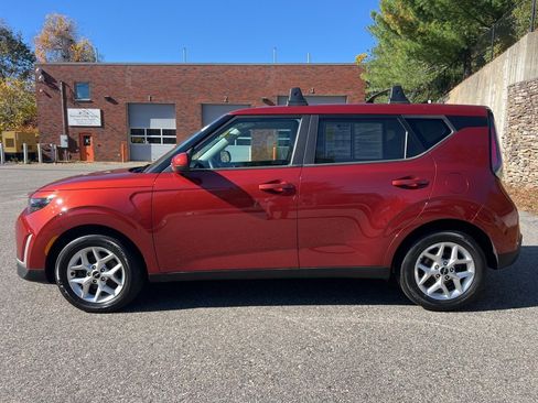 Used 2023 Kia Soul LX w/ LX Technology Package image 2