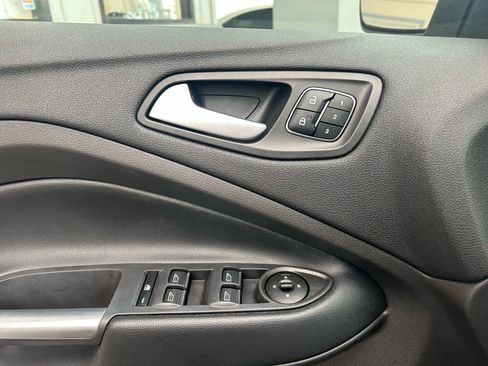 Used 2019 Ford Escape Titanium image 16