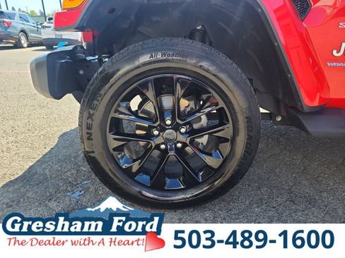 Used 2024 Jeep Wrangler Unlimited Sahara w/ Dual Top Group AWD/4WD image 33