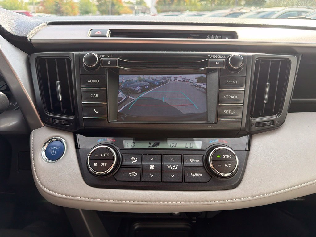 Used 2018 Toyota RAV4 LE AWD/4WD image 30