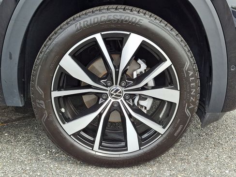Used 2025 Volkswagen Atlas Cross Sport SEL Premium R-Line AWD/4WD image 8
