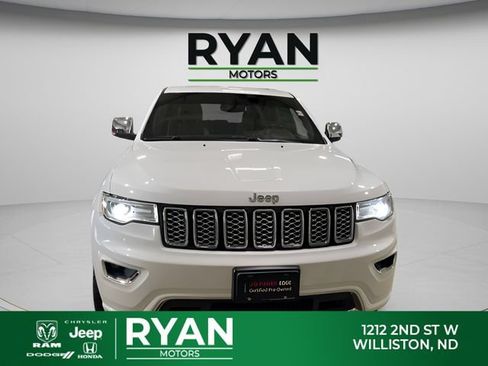 Used 2018 Jeep Grand Cherokee Overland AWD/4WD image 8