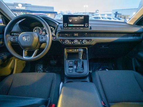 Used 2023 Honda CR-V EX image 13