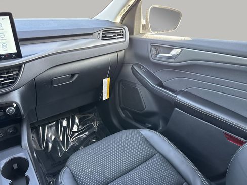 Used 2025 Ford Escape SE image 15