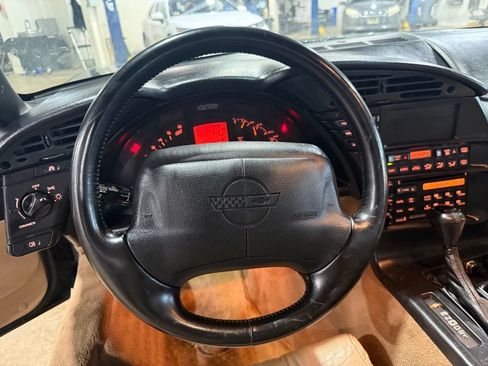 Used 1994 Chevrolet Corvette Coupe RWD image 19
