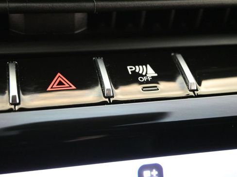 Used 2023 Jeep Grand Cherokee Overland AWD/4WD image 18