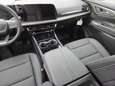 New 2026 Chevrolet Traverse LT w/ Driver Confidence Package image 29