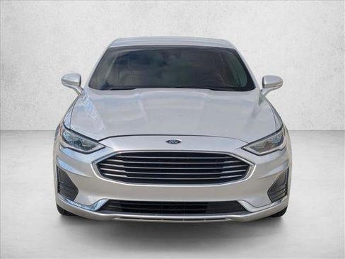 Used 2019 Ford Fusion SEL image 2