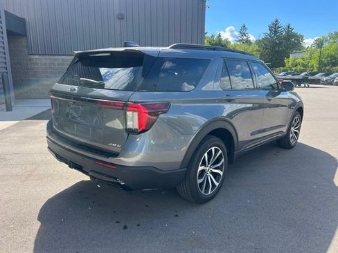 Used 2025 Ford Explorer ST-Line AWD/4WD image 5