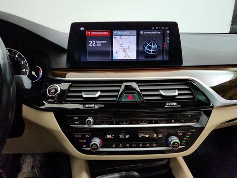 Used 2017 BMW 530i xDrive image 21