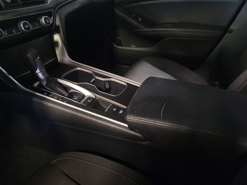 Used 2018 Honda Accord LX image 26