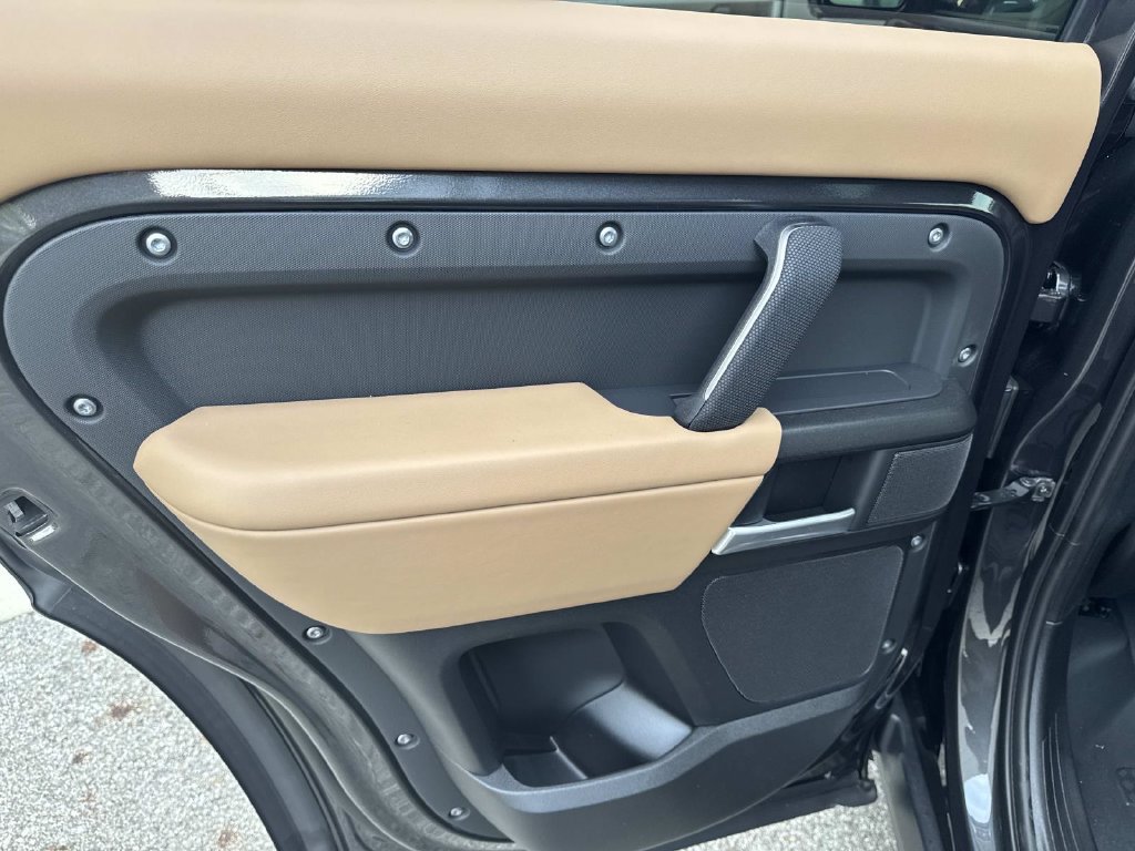 New 2026 Land Rover Defender 130 V8 AWD/4WD image 12