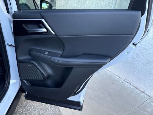 New 2026 Mitsubishi Outlander AWD image 30