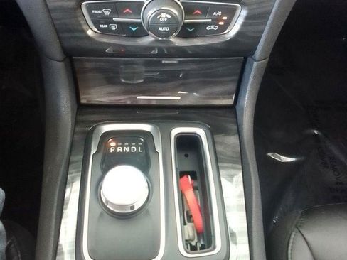 Used 2018 Chrysler 300 Touring L RWD image 11