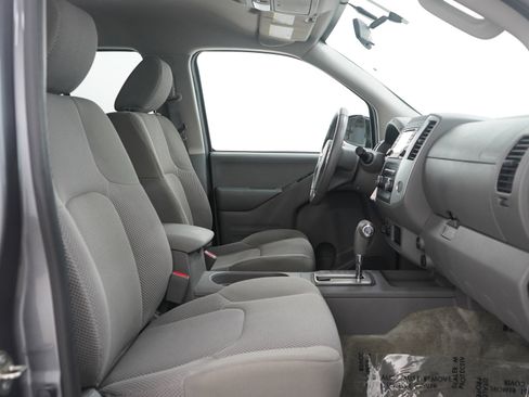 Used 2017 Nissan Frontier SV image 11
