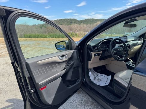 Used 2022 Ford Escape SEL image 12