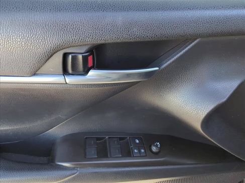 Used 2021 Toyota Camry SE FWD image 9