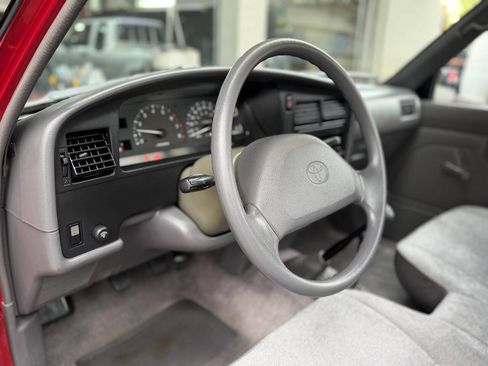 Used 1993 Toyota Pickup Deluxe AWD/4WD image 9