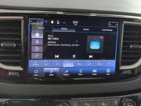 Certified 2024 Chrysler Pacifica Touring-L image 22