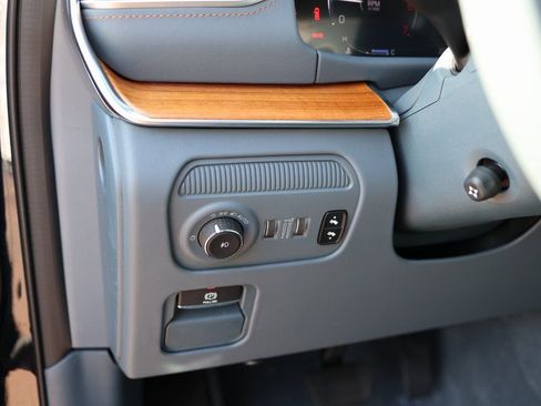 Used 2023 Jeep Grand Wagoneer Series II image 20