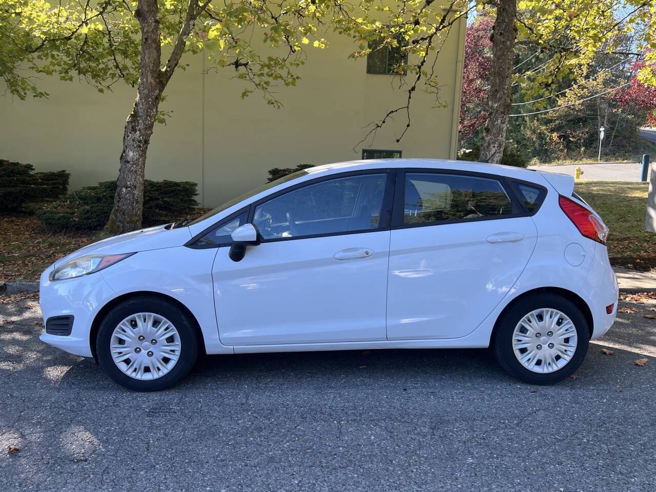 Used 2014 Ford Fiesta S FWD image 2