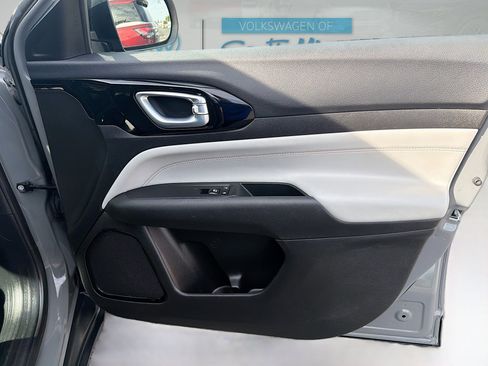 Used 2024 Jeep Compass Limited image 33