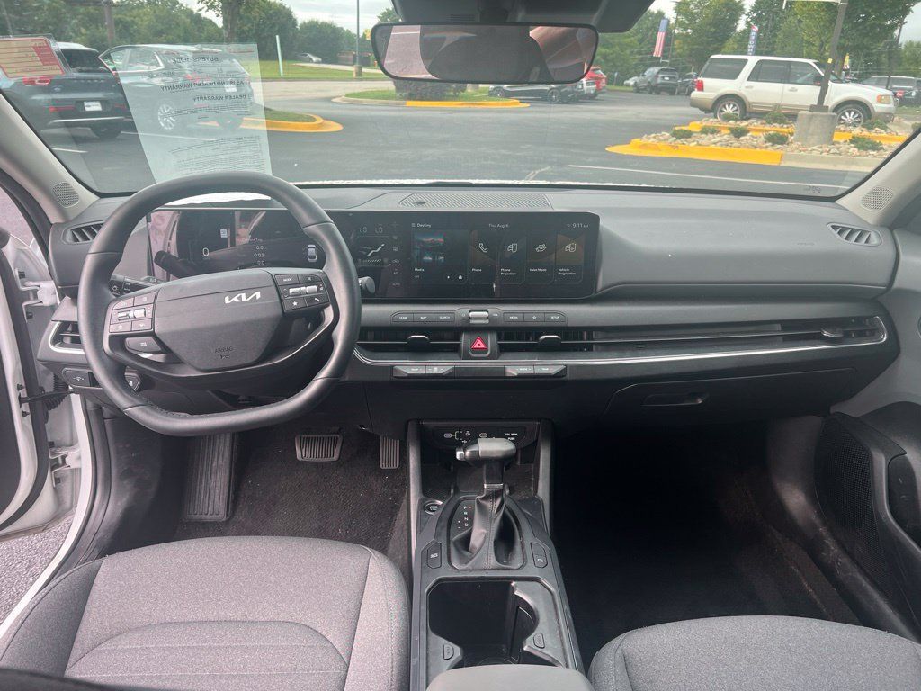 Used 2025 Kia K4 EX FWD image 15