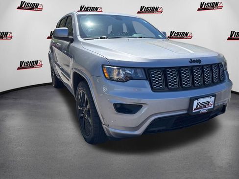 Used 2018 Jeep Grand Cherokee Altitude AWD/4WD image 3