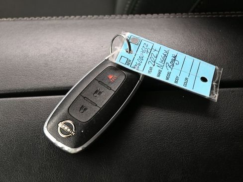 Used 2024 Nissan Rogue S image 25