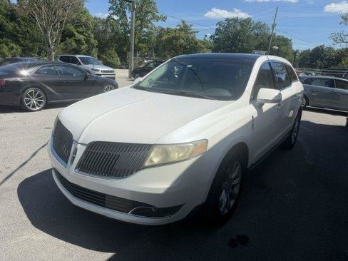 Used 2013 Lincoln MKT FWD image 2