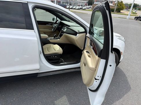 Used 2018 Cadillac XT5 Luxury w/ Driver Awareness Package FWD image 26