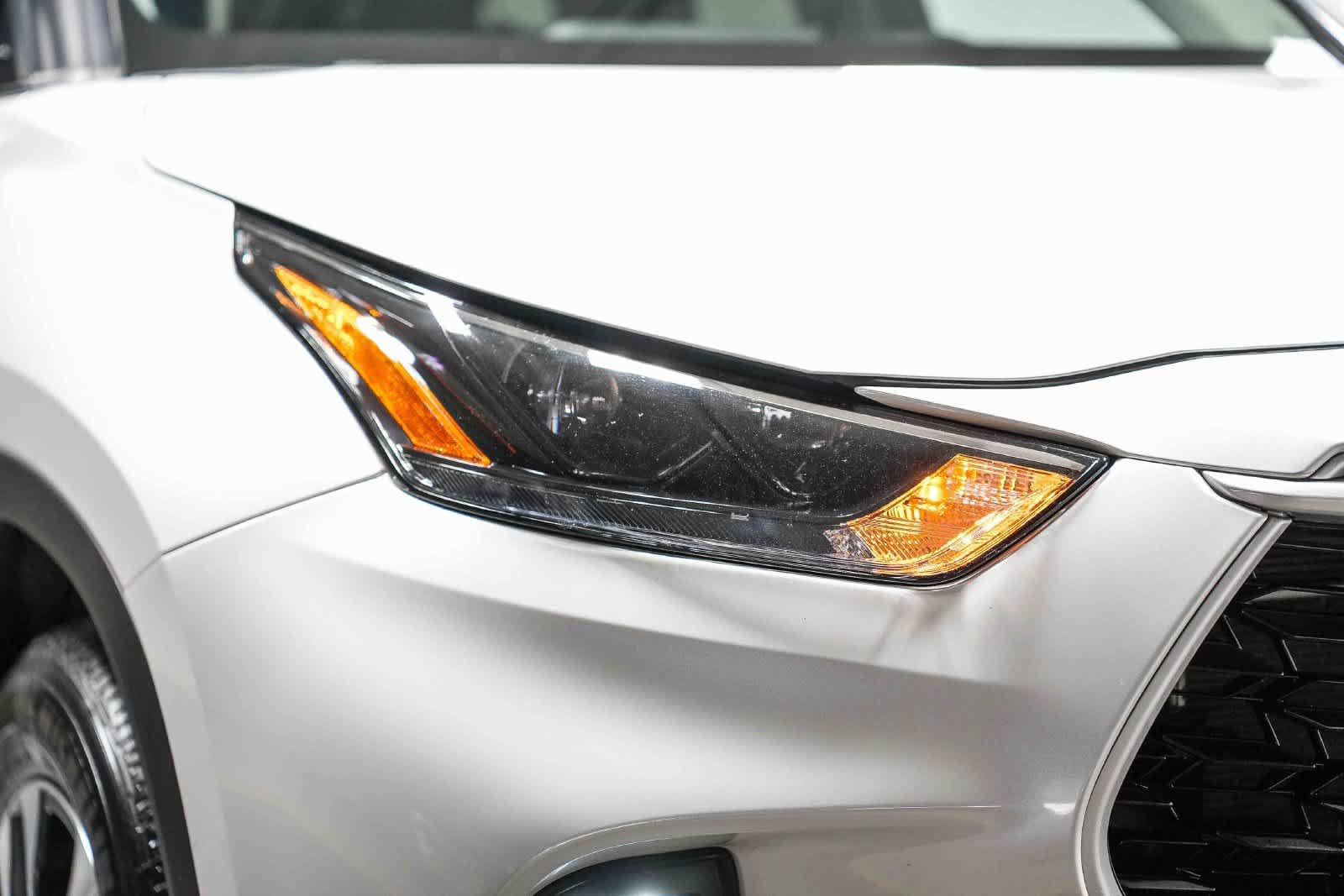 Used 2024 Toyota Highlander XLE FWD image 4