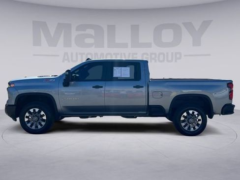 Used 2024 Chevrolet Silverado 2500 Custom w/ Custom Value Package image 2