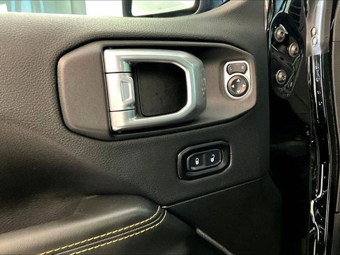 New 2025 Jeep Gladiator Sport image 19