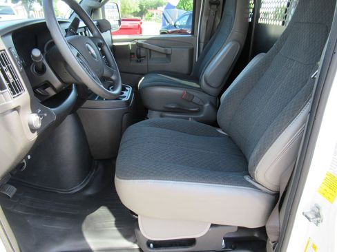 Used 2025 GMC Savana 2500 w/ Driver Convenience Package RWD image 21