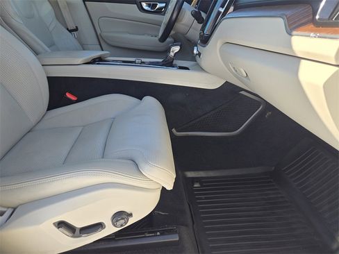 Used 2019 Volvo XC60 T6 Inscription w/ Protection Package Premier image 15