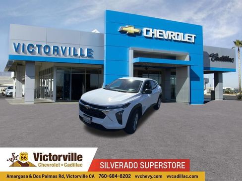 Used 2026 Chevrolet Trax LS FWD image 1