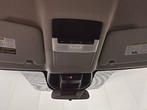 Used 2025 Nissan Rogue SV FWD image 28