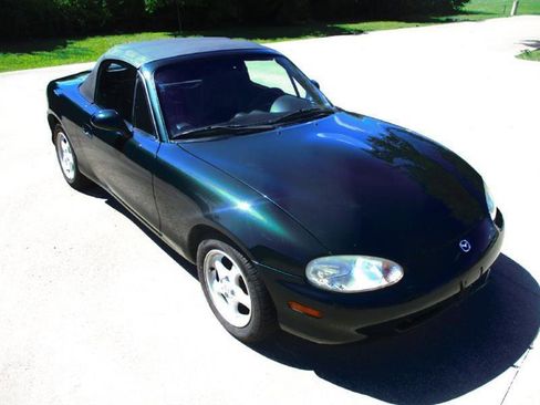 Used 2002 MAZDA MX-5 Miata SE image 1