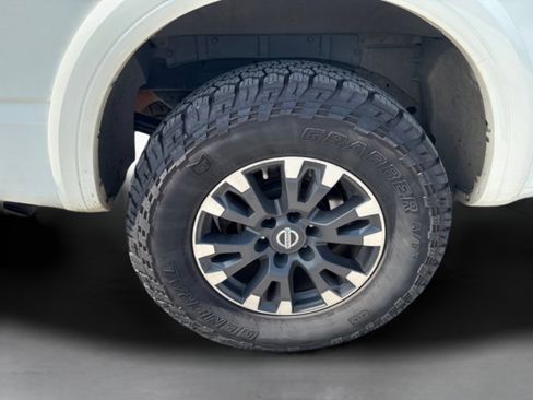 Used 2017 Nissan Titan PRO-4X w/ Pro-4x Convenience Package AWD/4WD image 34