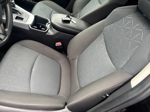 Used 2025 Toyota RAV4 XLE AWD/4WD image 11