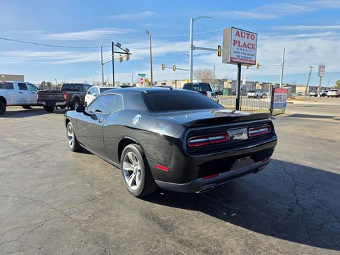 Used 2019 Dodge Challenger SXT image 4