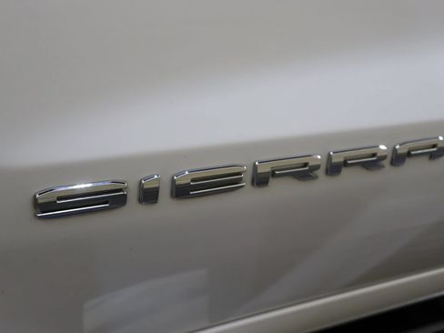 Used 2019 GMC Sierra 1500 SLT w/ SLT Premium Plus Package AWD/4WD image 21