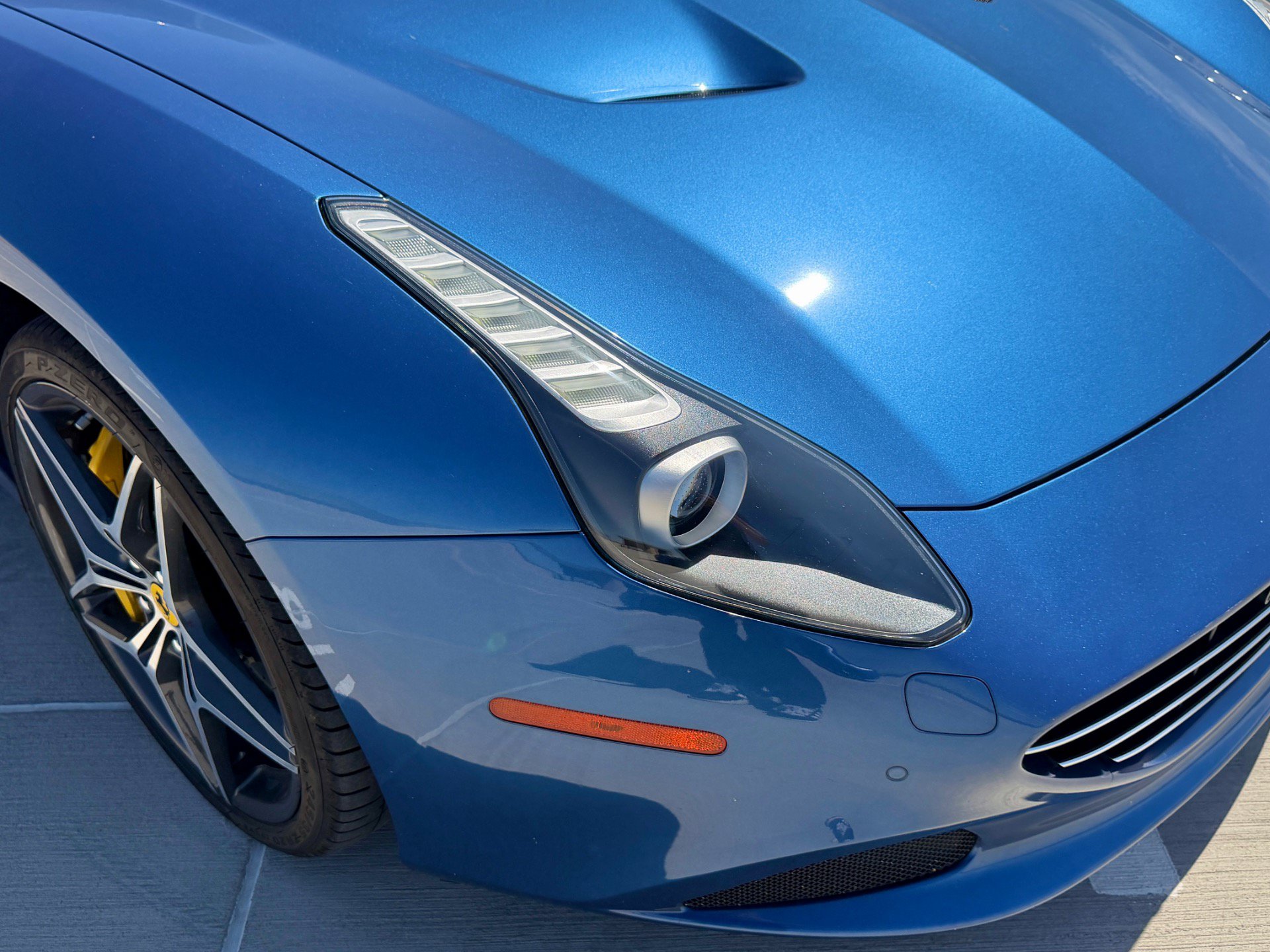 Used 2015 Ferrari California T RWD image 13