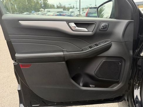 Used 2023 Ford Escape Platinum w/ Premium Technology Package AWD/4WD image 20